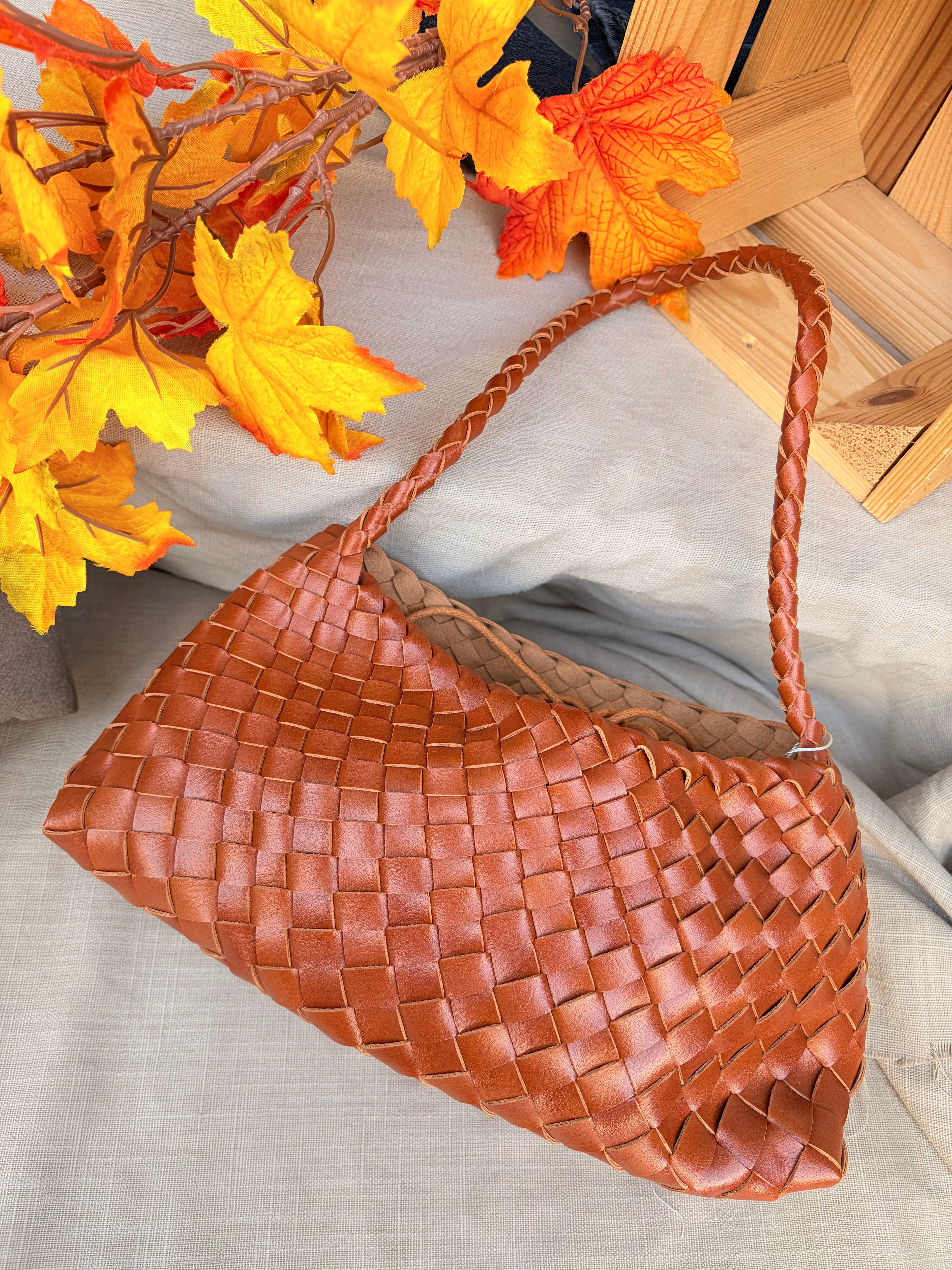 Petit sac tressé en cuir vegan terracotta, anse tressée – Casa Paloma