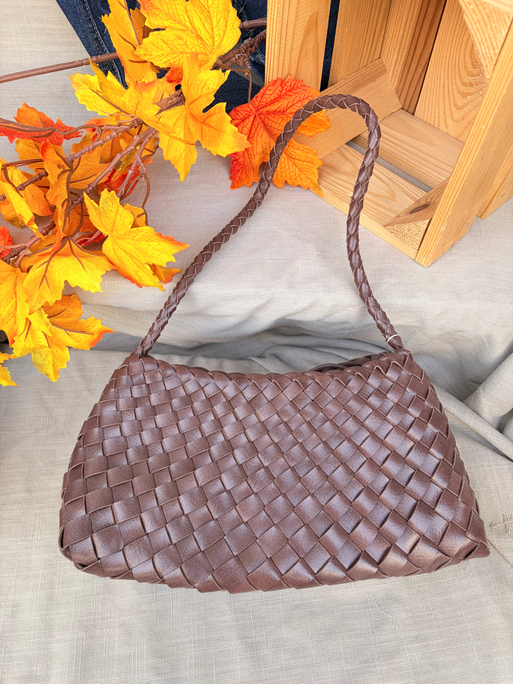 Petit sac tressé en cuir vegan prune, anse tressée – Casa Paloma