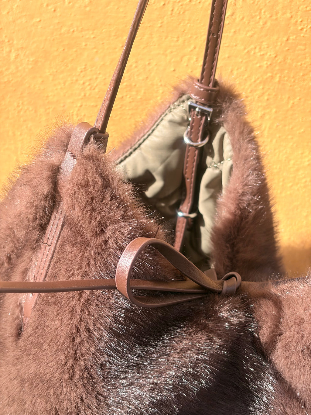 Sac doudoune réversible, lien de fermeture noué et anses chocolat – Casa Paloma