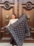 Grand foulard bandana carré noir déplié, 1,20 x 1,20 m – Casa Paloma