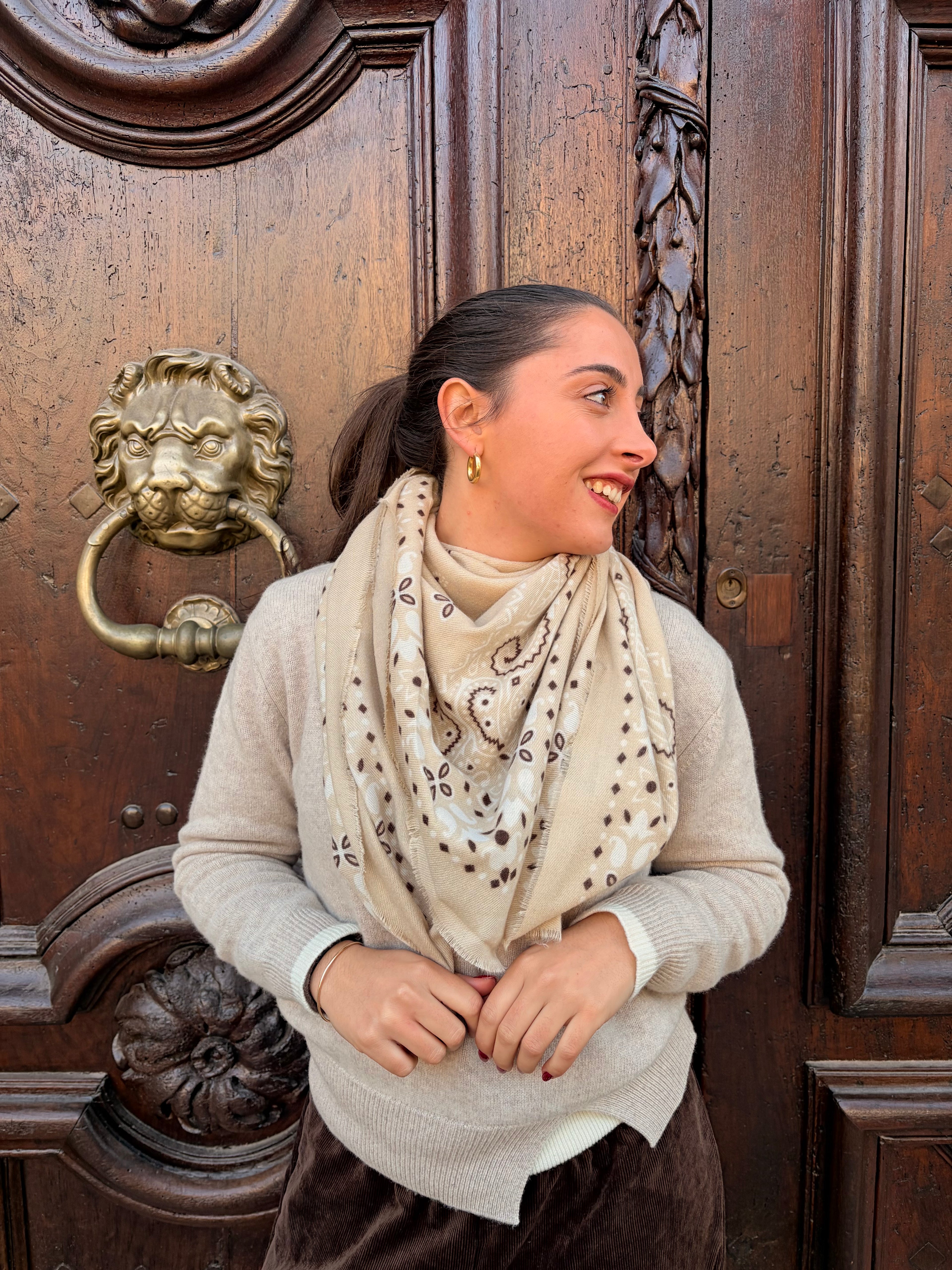 Foulard bandana beige clair – grand foulard carré femme Casa Paloma