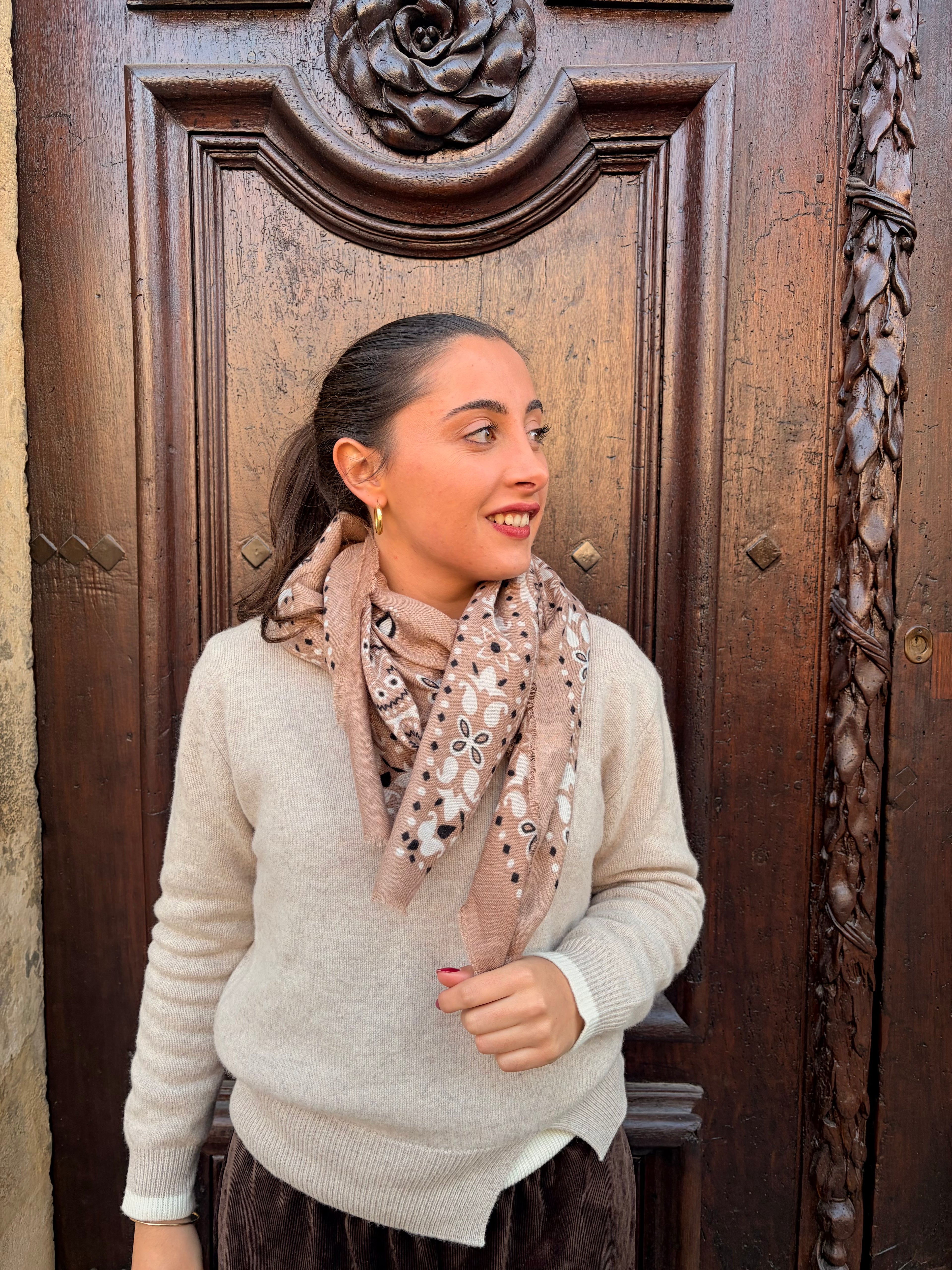 Foulard bandana beige foncé – grand foulard carré femme Casa Paloma